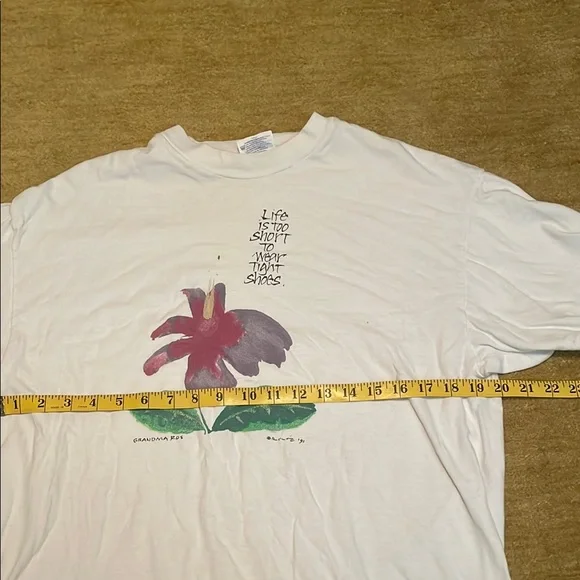 Vintage cotton Hanes T-Shirt with Graphic Text and flower - Picture 5 of 8